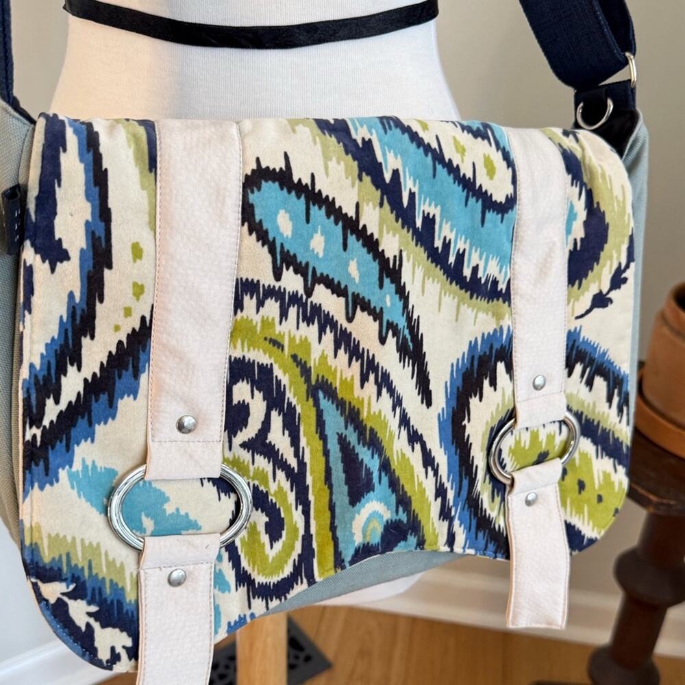 1154 Lill Studio Ikat Crossbody Messenger Bag